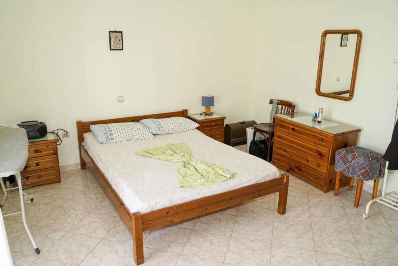 Connie'S Apartments ซารานเดอ ภายนอก รูปภาพ