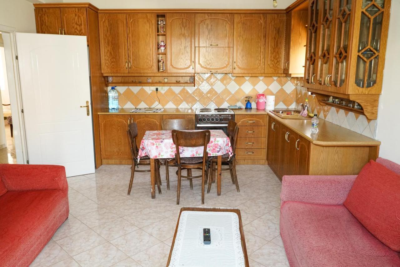 Connie'S Apartments ซารานเดอ ภายนอก รูปภาพ