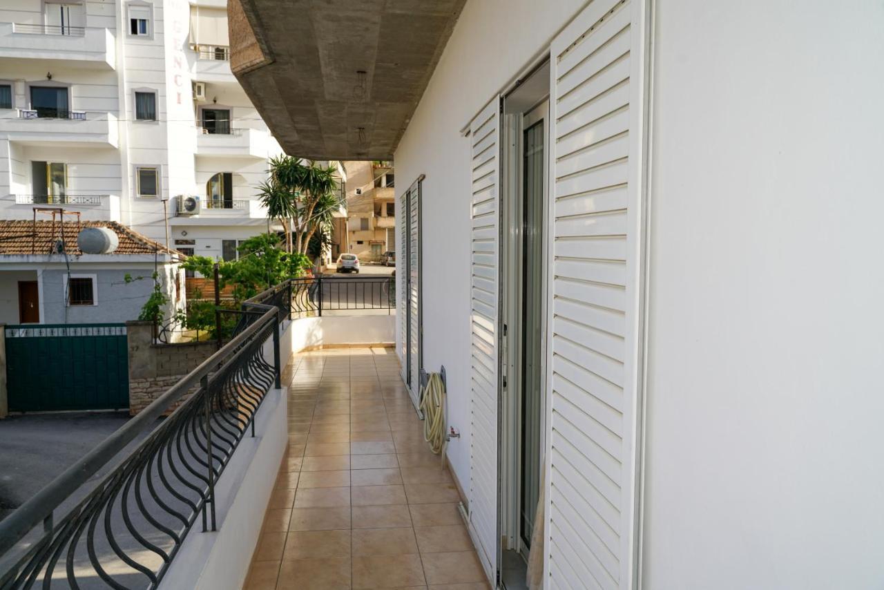 Connie'S Apartments ซารานเดอ ภายนอก รูปภาพ