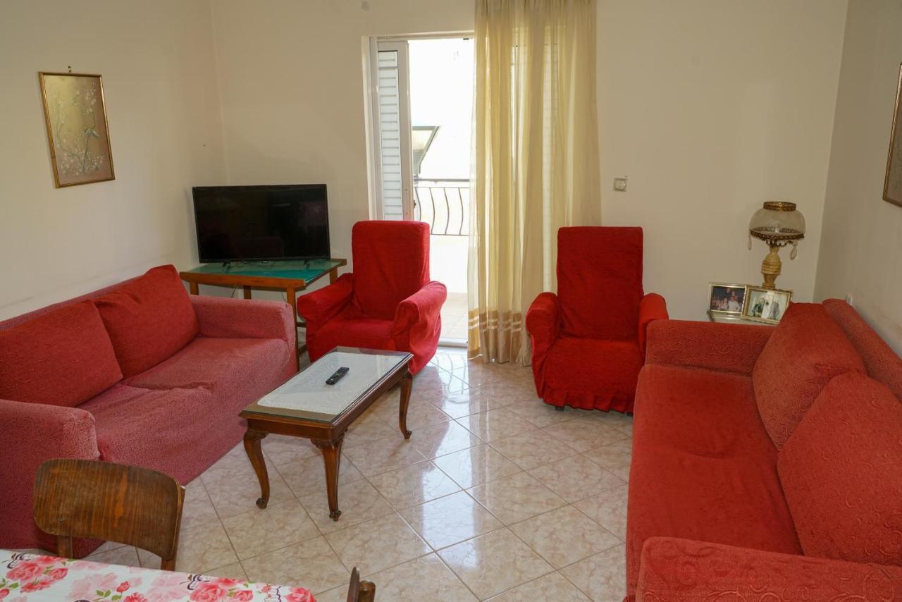 Connie'S Apartments ซารานเดอ ภายนอก รูปภาพ