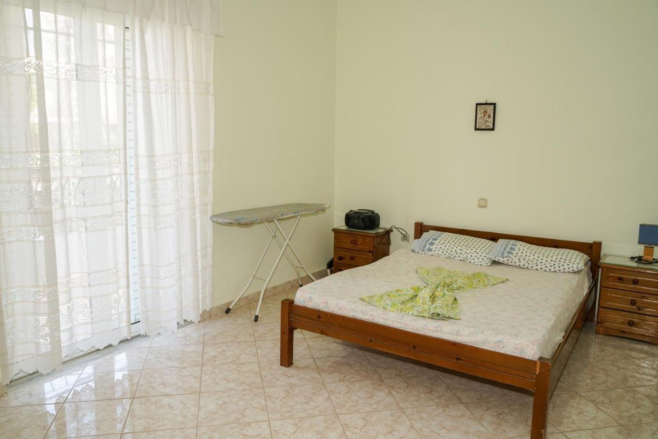 Connie'S Apartments ซารานเดอ ภายนอก รูปภาพ