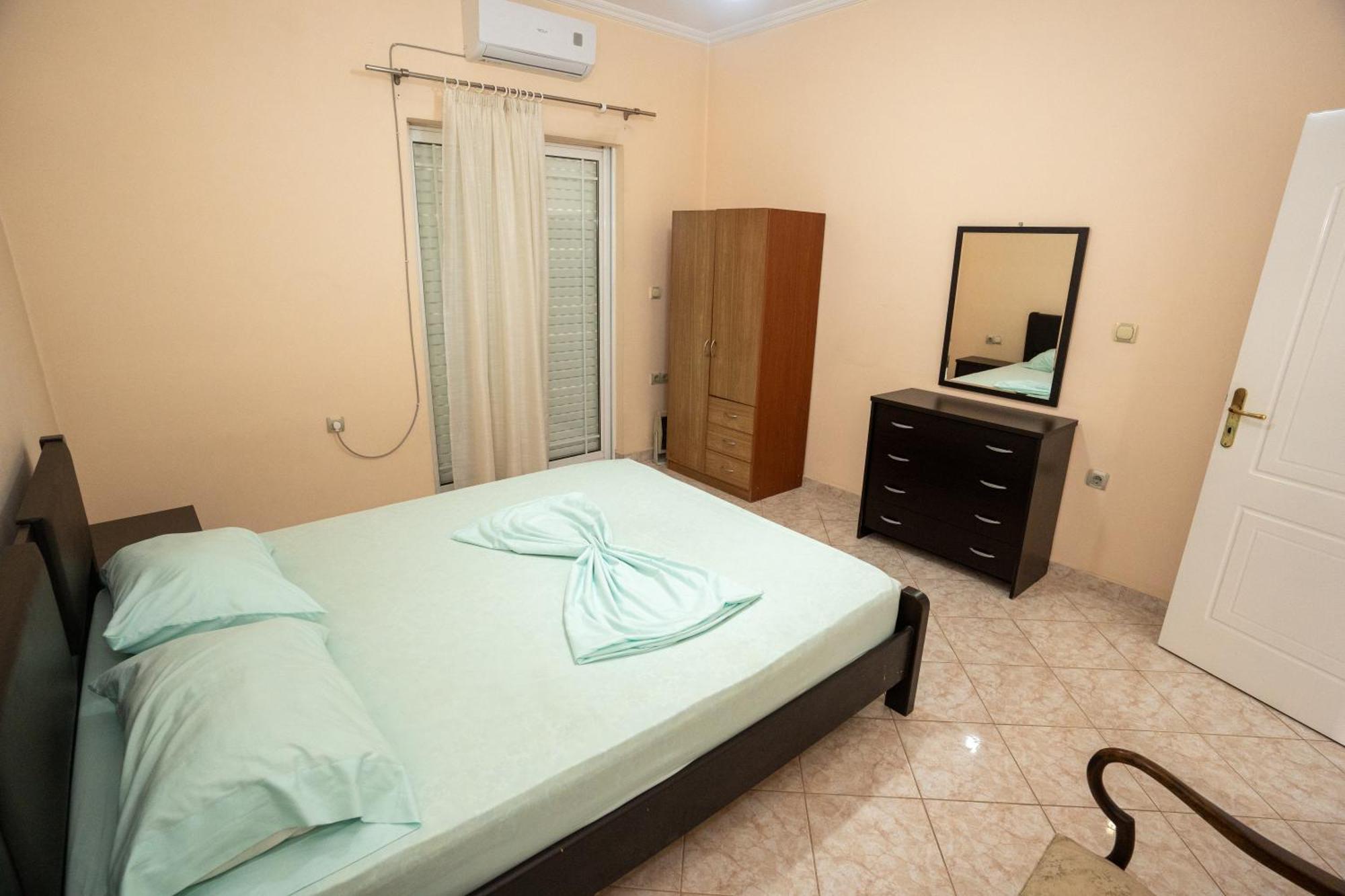 Connie'S Apartments ซารานเดอ ภายนอก รูปภาพ