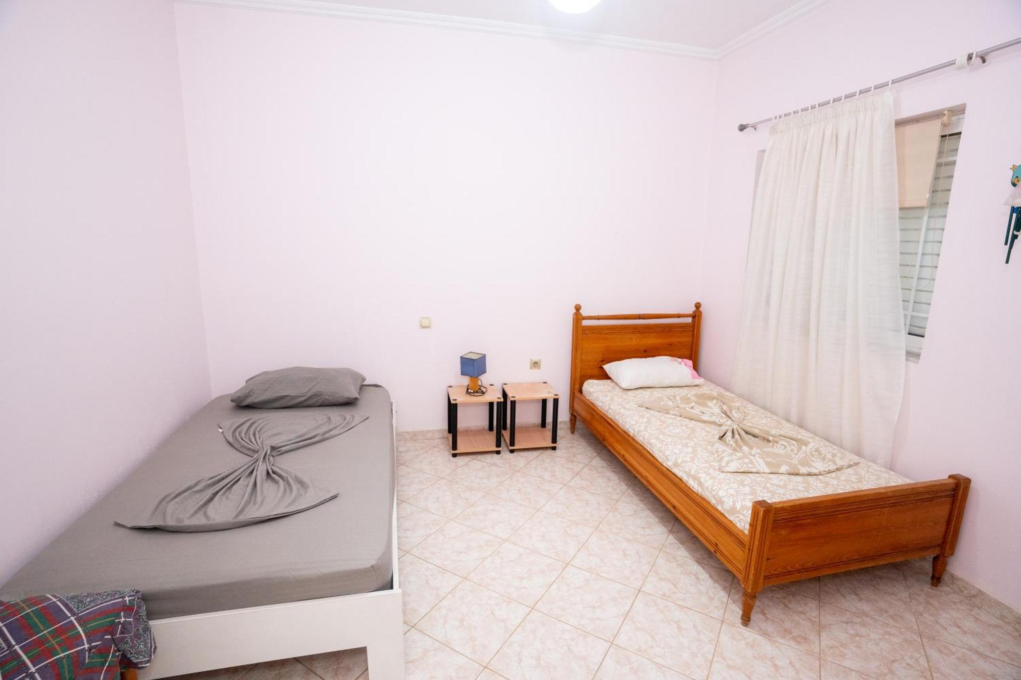 Connie'S Apartments ซารานเดอ ภายนอก รูปภาพ