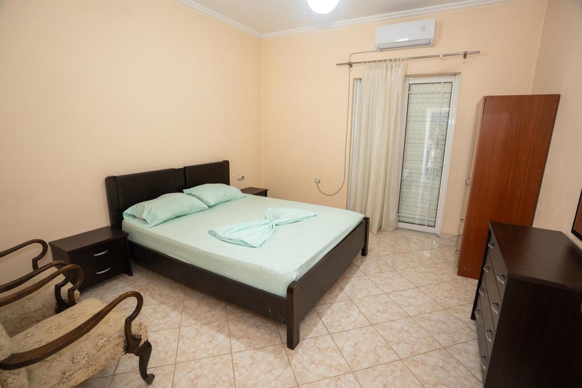 Connie'S Apartments ซารานเดอ ภายนอก รูปภาพ
